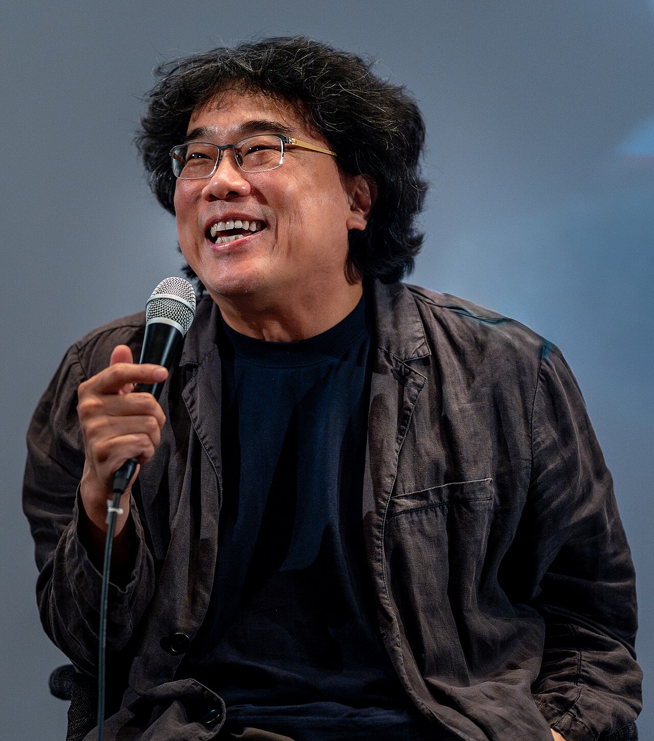 奉俊昊导演档案：从《杀人回忆》《寄生虫》到《米奇17》